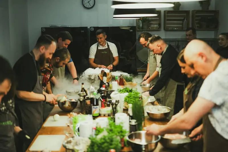 Read more about the article 5 powodów, dla których warto zapisać się na kurs gotowania