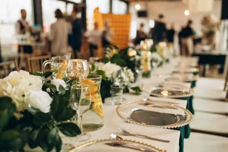 Read more about the article Checklista 27 pytań, które ratują budżet i nerwy przy wynajmie sali